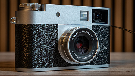 Fujifilm X half: 'Ritorno al Futuro Analogico'