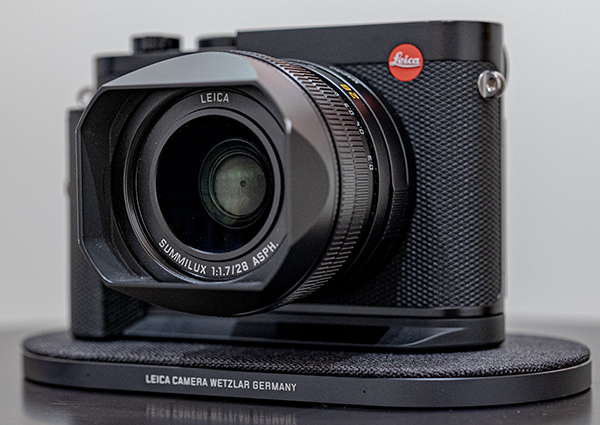 Leica Q3 compatta full frame