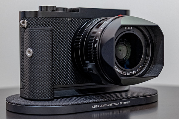 Leica Q3 compatta full frame