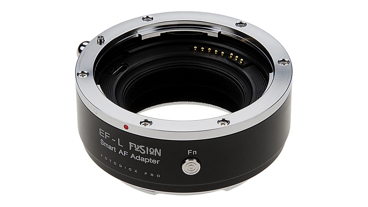 Da Fotodiox un adattatore Canon EF ad attacco L con AF, apertura e OIS