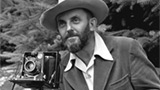Ansel Adams, una "Moonrise" colorata dall'AI in vendita a 10.000 dollari: gli eredi si oppongono