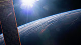 La Stazione Spaziale Internazionale a quota 100.000 orbite: un tributo in uno spettacolare timelapse