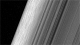Gli anelli di Saturno come nessuno li ha mai visti