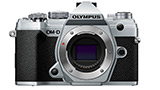 Ecco la nuova Olympus OM-D E-M5 Mark III, simile in molti aspetti alla top di gamma EM-1 Mark II