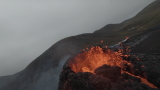 Un drone ha filmato un vulcano in eruzione. Le immagini sono incredibili | VIDEO