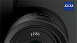 A sorpresa Zeiss ZX1 arriva sul mercato in preorder: la full frame con Lightroom a bordo