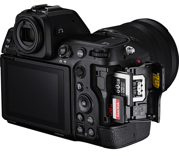 Nikon Z 8 slot doppio (SD e CFexpress)