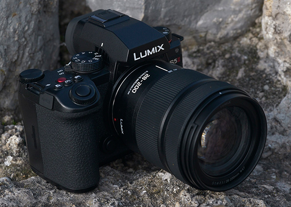 LUMIX S 28-200mm F4-7.1 MACRO O.I.S.: compatto e leggero tuttofare fotocamera mirrorless full frame Panasonic Lumix S5 Mark II